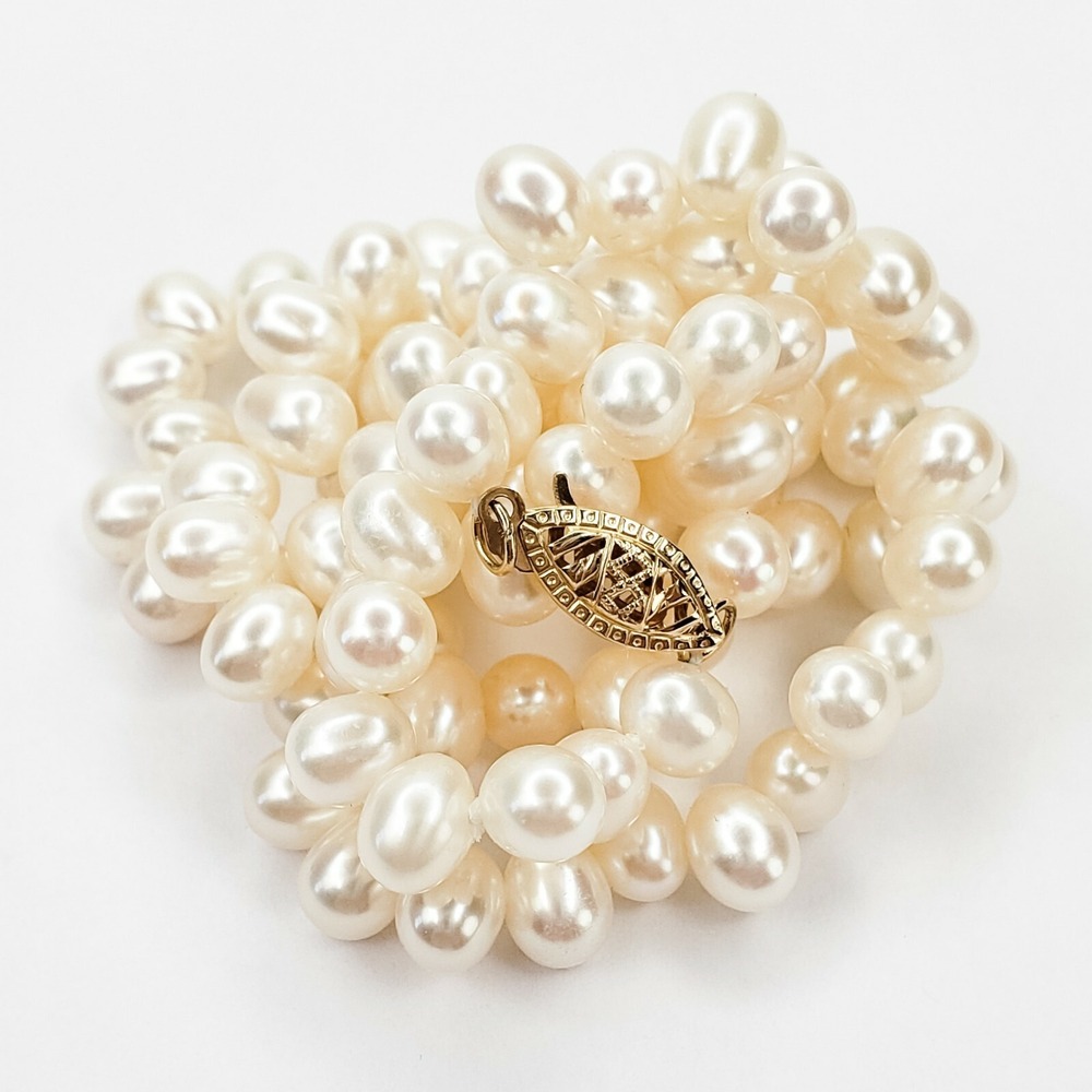 Single Strand Cultured Pearl Necklace 14 KT Yellow Gold Clasp 17.5 Inches Long - Picture 2 of 6